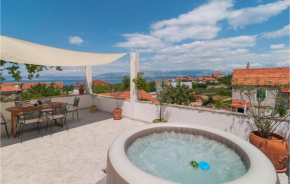  Amazing home in Mirca with Jacuzzi, WiFi and 4 Bedrooms  Мирка